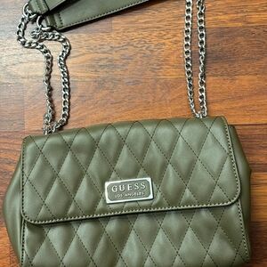 NWOT Guess Green Quilted Crossbody Bag with Silver Chain